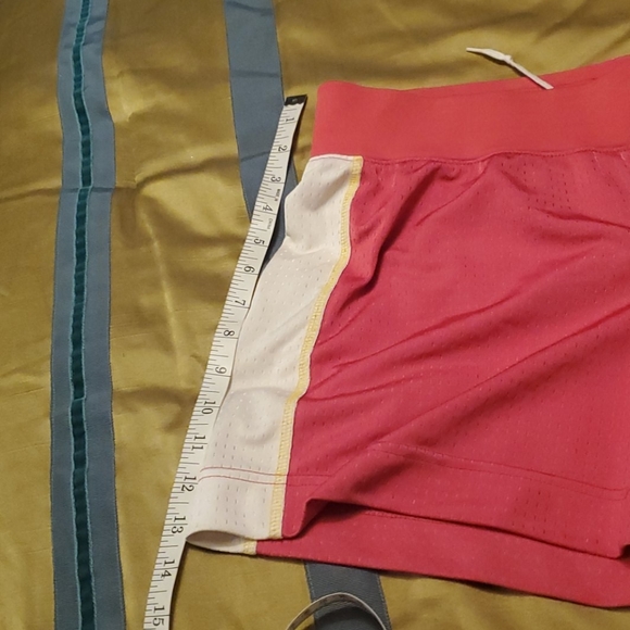 Nike shorts in size large - Picture 7 of 7